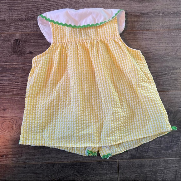 Vintage baby blouse Peter pan collar bumble bees & watering cans . - Picture 2 of 9